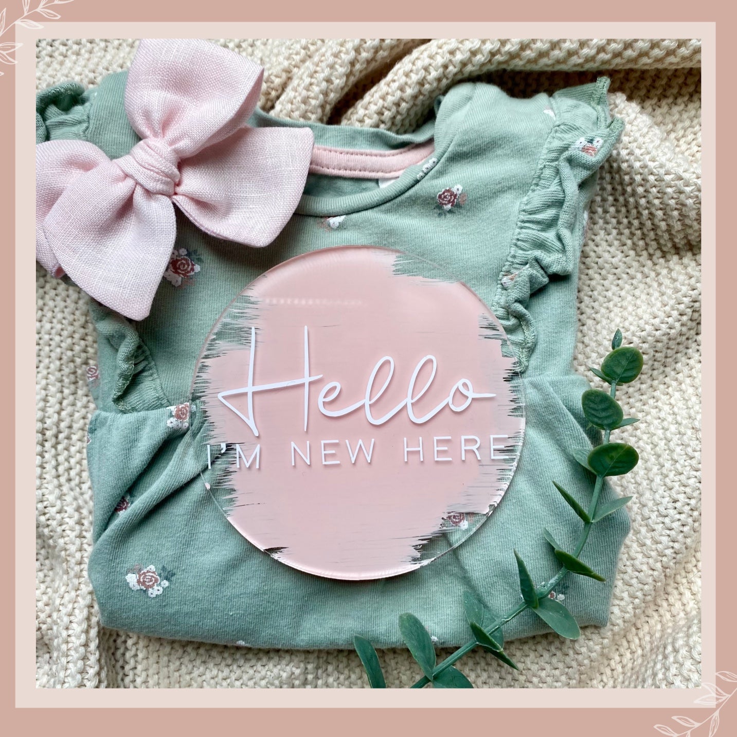 newborn, baby, milestone, acrylic disc, floral, announcement plaque, baby announcement plaques, pregnancy, Australia, keepsake, customisable, hello, hello fern, cmc gold, blossom and pear, pretty little designs